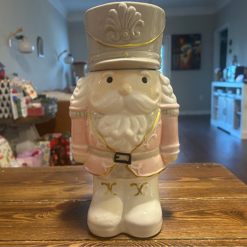 Nutcracker Cookie Jar 🍪🎅🏼
